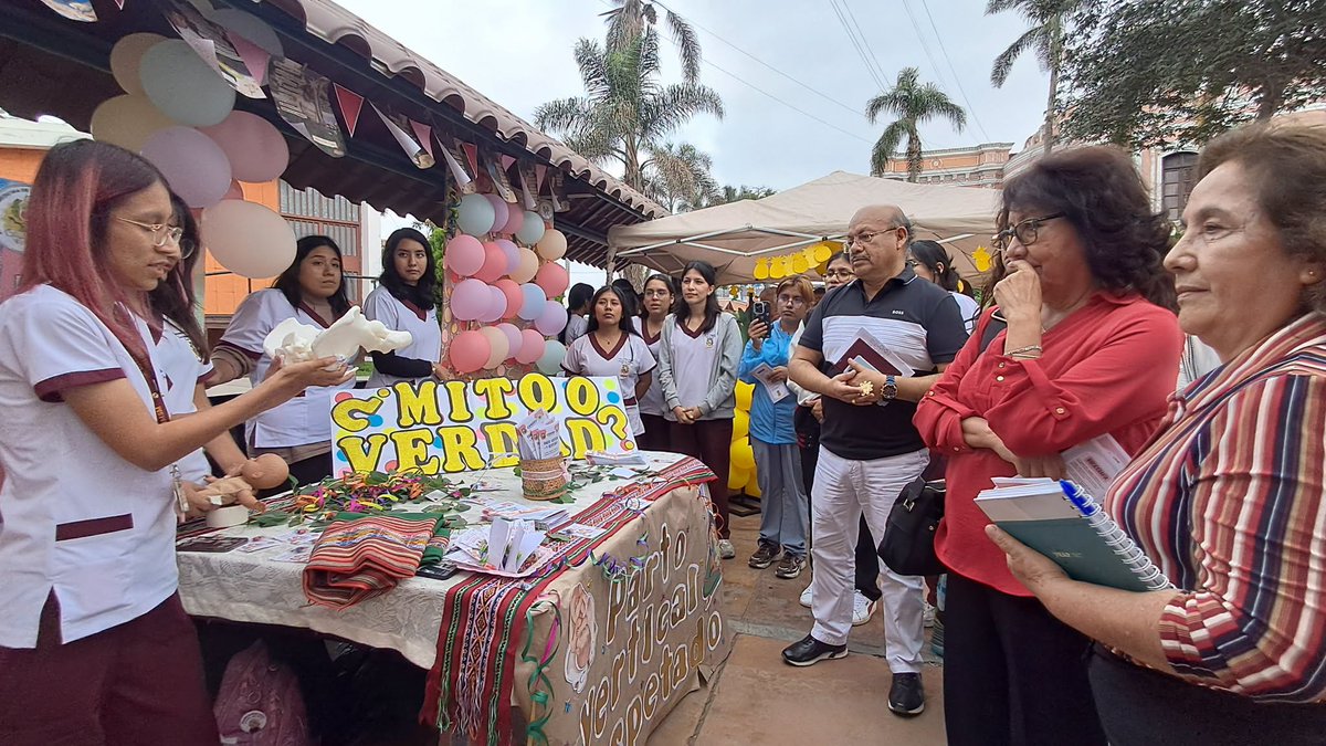 Medicina_UNMSM's tweet photo. 🟣 #MedicinaComplementaria | 🌿 Saberes ancestrales, alimentación saludable y formación académica se unieron en la Feria por la Salud Integral de la Madre y su Bebé de #SanFernandoUNMSM. 🤱🏥

#UNMSM #Obstetricia #SaludMaterna #MedicinaTradicional #Prevención https://t.co/DPP7Bnmb6c