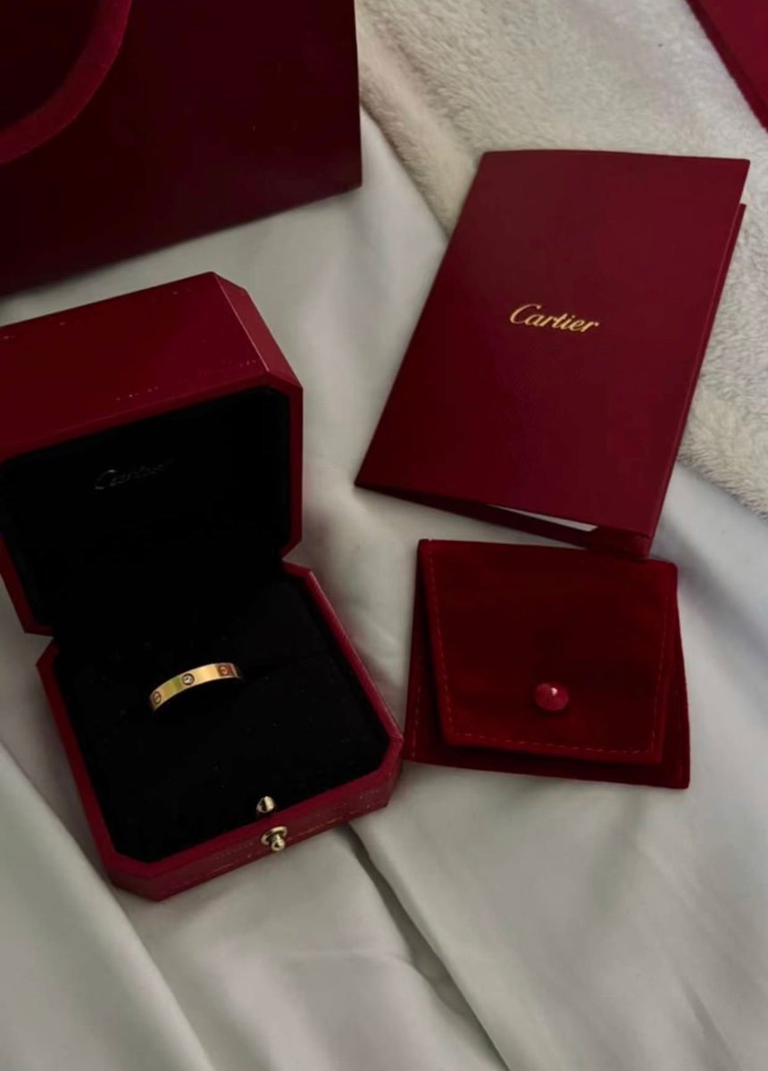 narasconsignmnt's tweet photo. Cartier love ring used in good condition size 9
$1800
#narasconsignmentstore #cartier #luxuryfashion #luxuryshop https://t.co/3jApN8KeTL