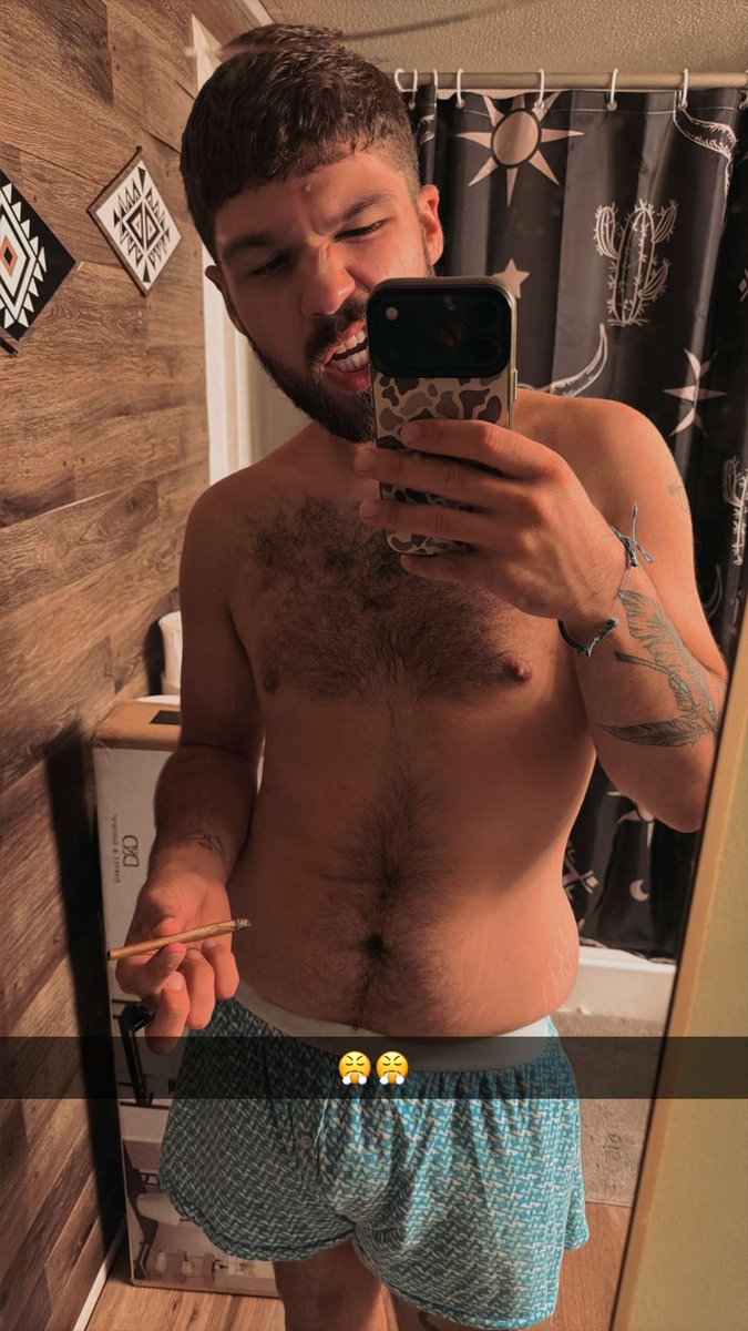 SWVAGAYS's tweet photo. It’s been a minute 💪🏽😈 #gay #public #mlm https://t.co/fjjWMDIQpp