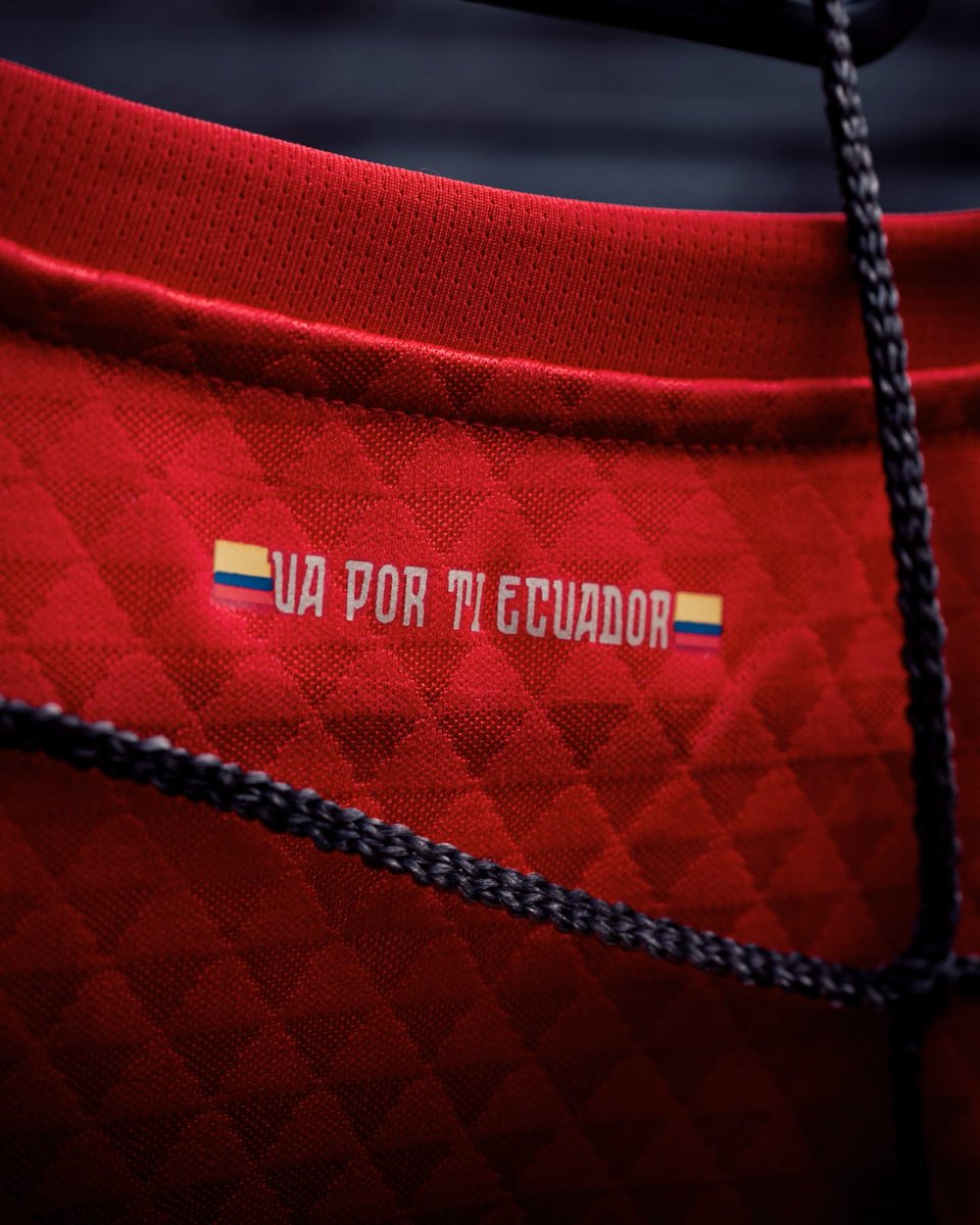 FBRadio1's tweet photo. Informamos ⚪🔴
Liga Deportiva Universitaria muestra su nueva indumentaria por el mes del hincha.
#CastayGloria
Info @LDU_Oficial
Sintoniza #FBRadio 105.7 #FM o descárganos aquí: Android: https://t.co/RGtuohP1ad Apple: https://t.co/va9axAa3nE https://t.co/YVcxjNeWun
