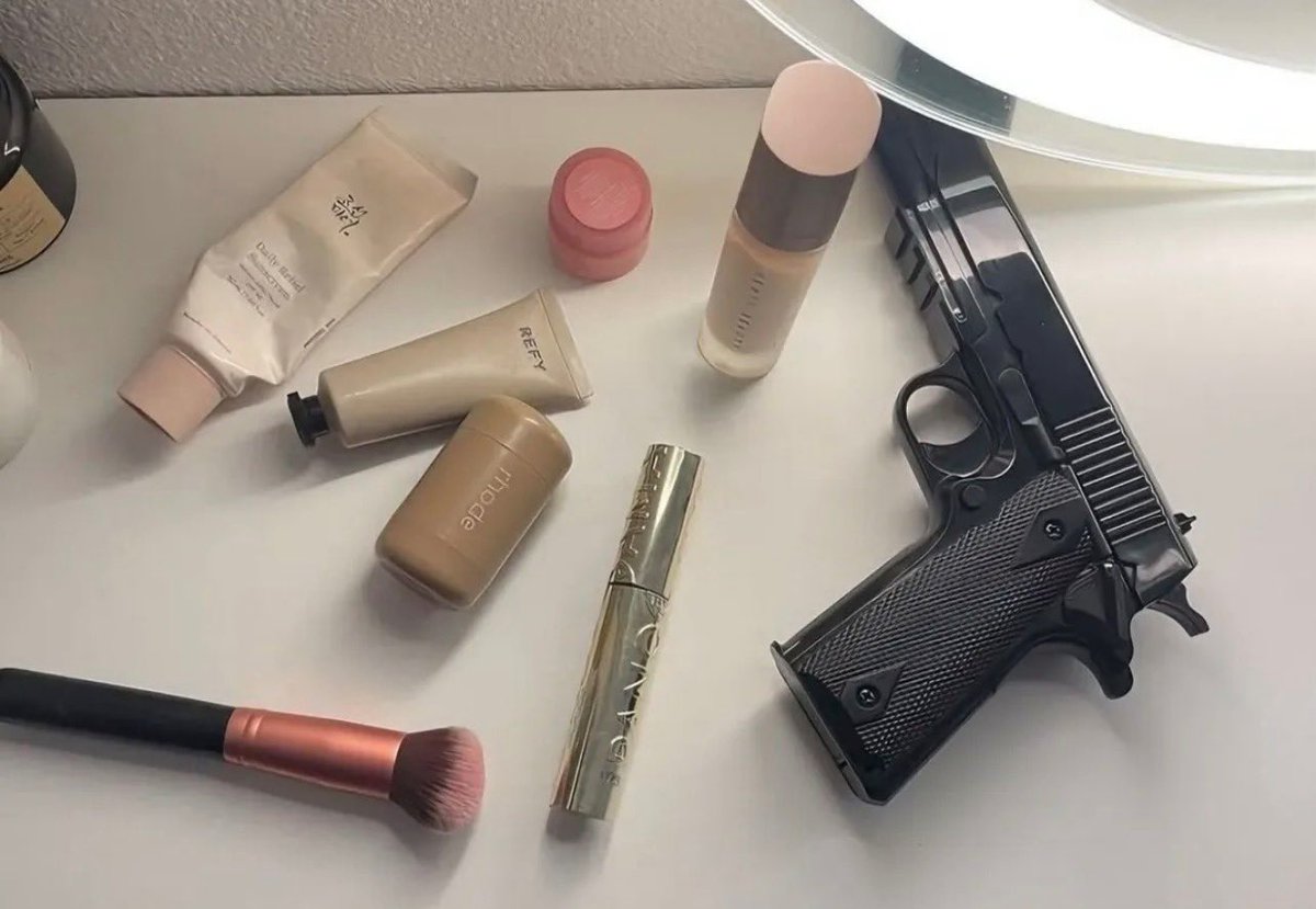 Superwomanwx's tweet photo. girl essentials https://t.co/D67feERmWw