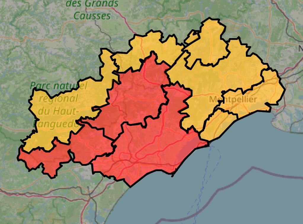 Prefet34's tweet photo. 🔥 Vendredi 3 juillet, une nouvelle journée à risque très élevé d’incendies dans l’#Hérault 

3 secteurs en rouge 🔴
• Collines du Centre Hérault 
• Minervois et Saint-Chinianais 
• Plaine viticole Cœur Hérault et Plaines littorales 

On respecte les consignes : 
🚫Les accès aux espaces forestiers sont interdits
🚫Les travaux sont interdits dans ces espaces ainsi que 200 mètres autour 
  
🔍 Carte du risque #incendie :  https://t.co/TlZVRCdHb4 

Toutes les informations détaillées sur la fermeture des massifs dans l’Hérault dans le dossier de presse : https://t.co/ApY4MJeL2b

⚠️ Rappels :
🚭 Ne jetez pas vos mégots dans la nature
❌ Ni feu ni barbecue en zone boisée
📞 Composez le 18 ou le 112 si vous constatez un départ de feu