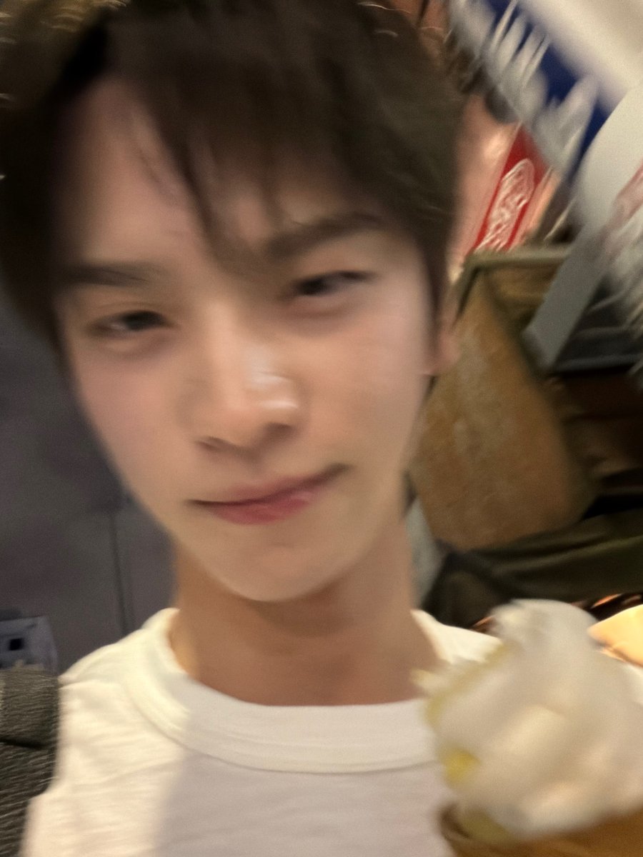 lovemxnow's tweet photo. 행복했던 하루라면서 왜 아르르 중이실까 https://t.co/QAOfB7vcLz