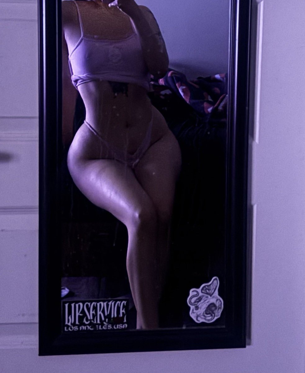 godlikebratt's tweet photo. I’m selling for cheap, 
dm me for my menu 
I verify 
#buyingcontent https://t.co/nVTM1cV5xS