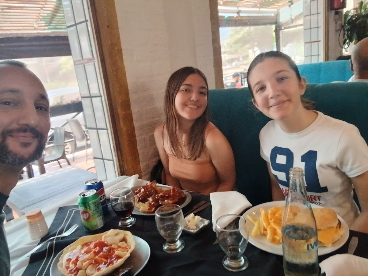 Dos_A_'s tweet photo. Como papá de 2 nenas no solo no me dolería que me hagan un comentario así sino que encima me chuparía ambos testículos... 

Me resulta 1000 veces más lindo y/o divertido lo que se ve en las fotos que salir a dármela en la pera con amigos de madrugada... https://t.co/s8CCa8nYWV