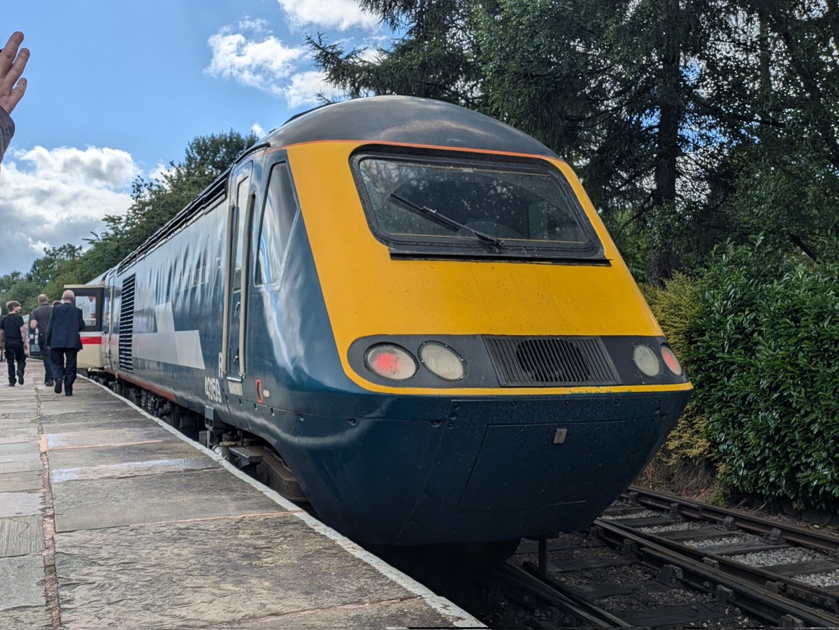 SteelCityDog_'s tweet photo. I have committed a cardinal sin of the Diesel Gala...
#HST #Class43 #HighSpeedTrain #MidlandMainline https://t.co/kudoZDhVWH