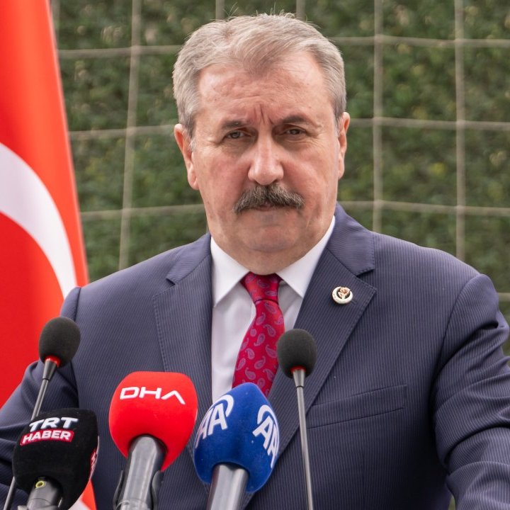 bpthaber's tweet photo. Mustafa Destici: “Komedyen Deniz Göktaş, sen benim kutsalıma dil uzatırsan biz o dili koparırız.” https://t.co/HGi2mP3G5E