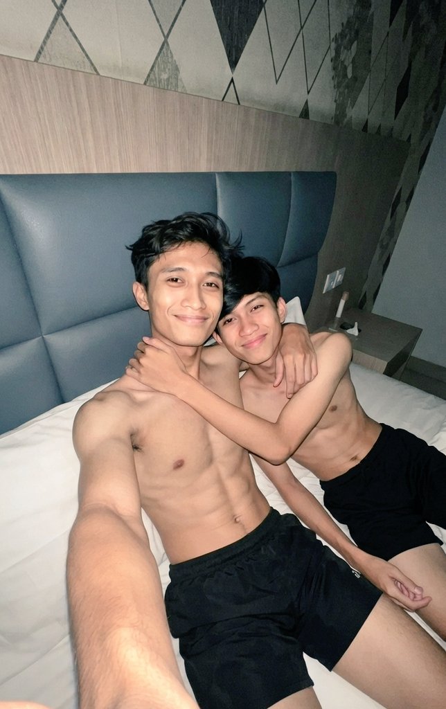 De_Nandraa's tweet photo. P... 
Adu pawang mpuss... 😺 https://t.co/Is05F2PLUO