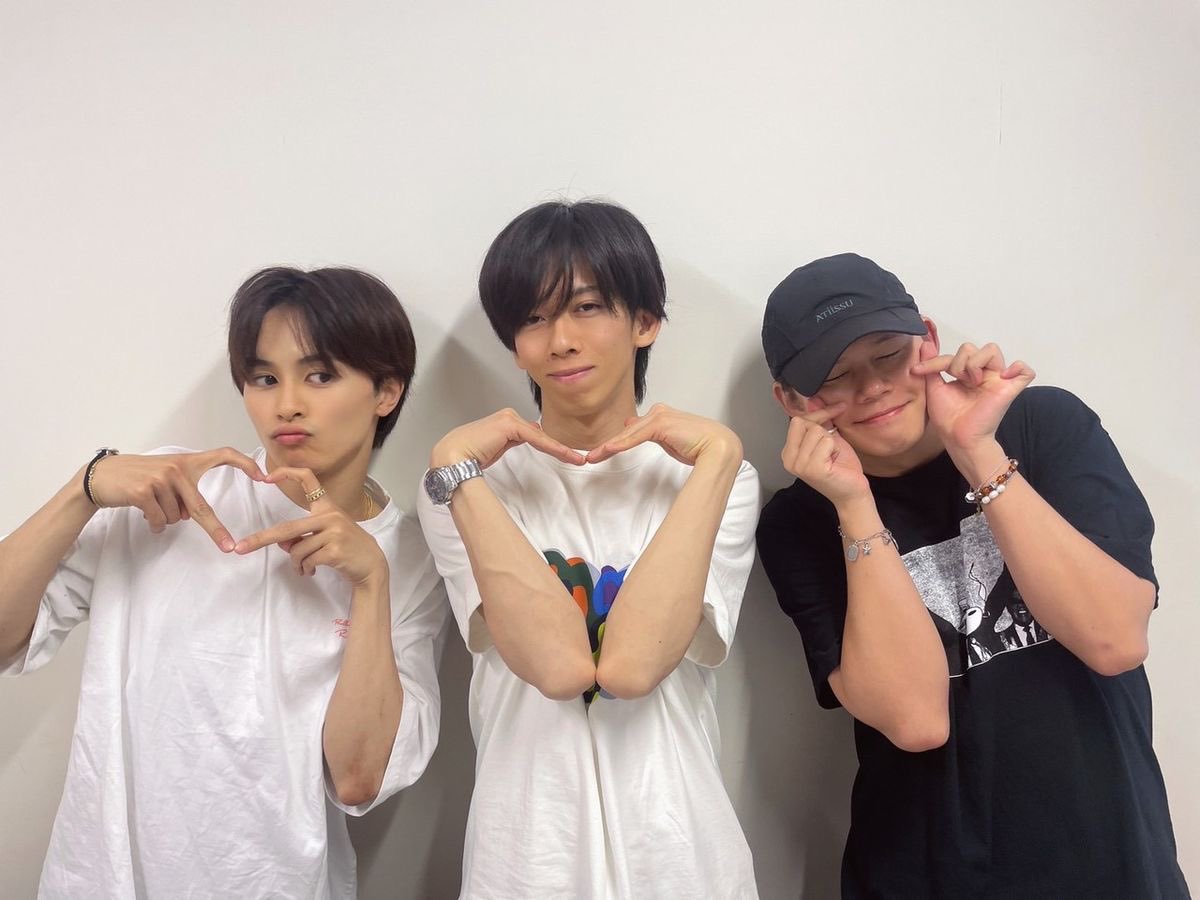 ebebiiz's tweet photo. 맏이삼형제 https://t.co/LF6XDFTc1Q