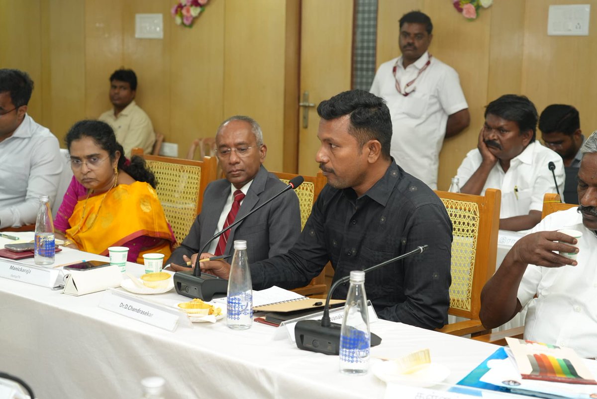 VanniTamizhVCK's tweet photo. மாநில அளவிலான ஆதிதிராவிடர் மற்றும் பழங்குடியினர் பங்களிப்பாளர்கள் (Stakeholders) கூட்டம் இன்று (02.07.26) ஆதிதிராவிடர் நலத்துறை இயக்குநர் அலுவலக கூட்ட அரங்கத்தில் நடைபெற்றது. 

இக்கூட்டத்தில் ஆதிதிராவிடர் மற்றும் பழங்குடியினர் நலத்துறை அரசு செயலாளர் டாக்டர் என். சுப்பையன், ஆதிதிராவிடர் வீட்டு வசதி மேம்பாட்டு கழக மேலாண்மை இயக்குநர் திரு. க.சு. கந்தசாமி, ஆதிதிராவிடர் நல இயக்குநர் டாக்டர் கி. செந்தில் ராஜ், பழங்குடியினர் நல இயக்குநர் திரு. எஸ். அண்ணாதுரை, ஆதிதிராவிடர் மற்றும் பழங்குடியினர் நலத்துறை கூடுதல் செயலாளர் திருமதி உமா மகேஸ்வரி மற்றும் துறை சார்ந்த அலுவலர்கள் கலந்து கொண்டனர்.

தமிழ்நாட்டின் அனைத்து மாவட்டங்களிலிருந்தும் வந்திருந்த பங்களிப்பாளர்கள், நமது துறையின் மூலம் நடைமுறைப்படுத்தும் திட்டங்களில் உள்ள சிக்கல்கள், தேவைகள், எதிர்கால திட்டங்கள் குறித்து தங்கள் ஆலோசனைகளை வழங்கினர். அனைவரின் கருத்துகளும் கவனத்தோடு பரிசீலிக்கப்படும் என்றும், இத்தகைய பங்களிப்பாளர்கள் கூட்டம் தொடர்ச்சியாக நடத்தப்படும் என்றும் உறுதி அளித்தோம்.