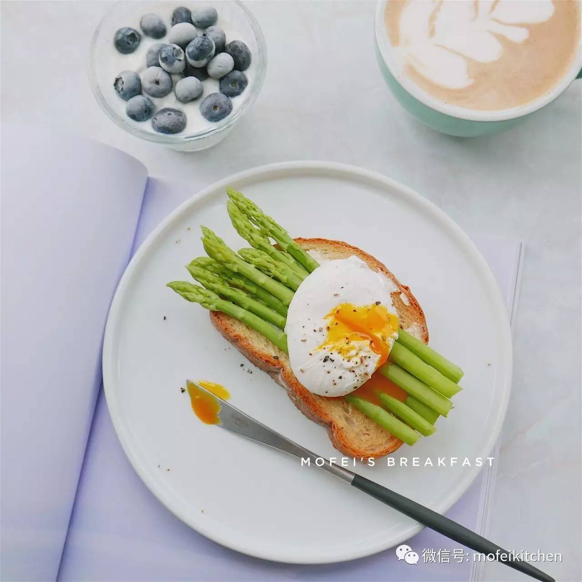 mar05max's tweet photo. Creamy oatmeal topped with fresh blueberries and a sprinkle of cinnamon—my go-to cozy breakfast for a lazy morning https://t.co/dH9Ew4qiXl