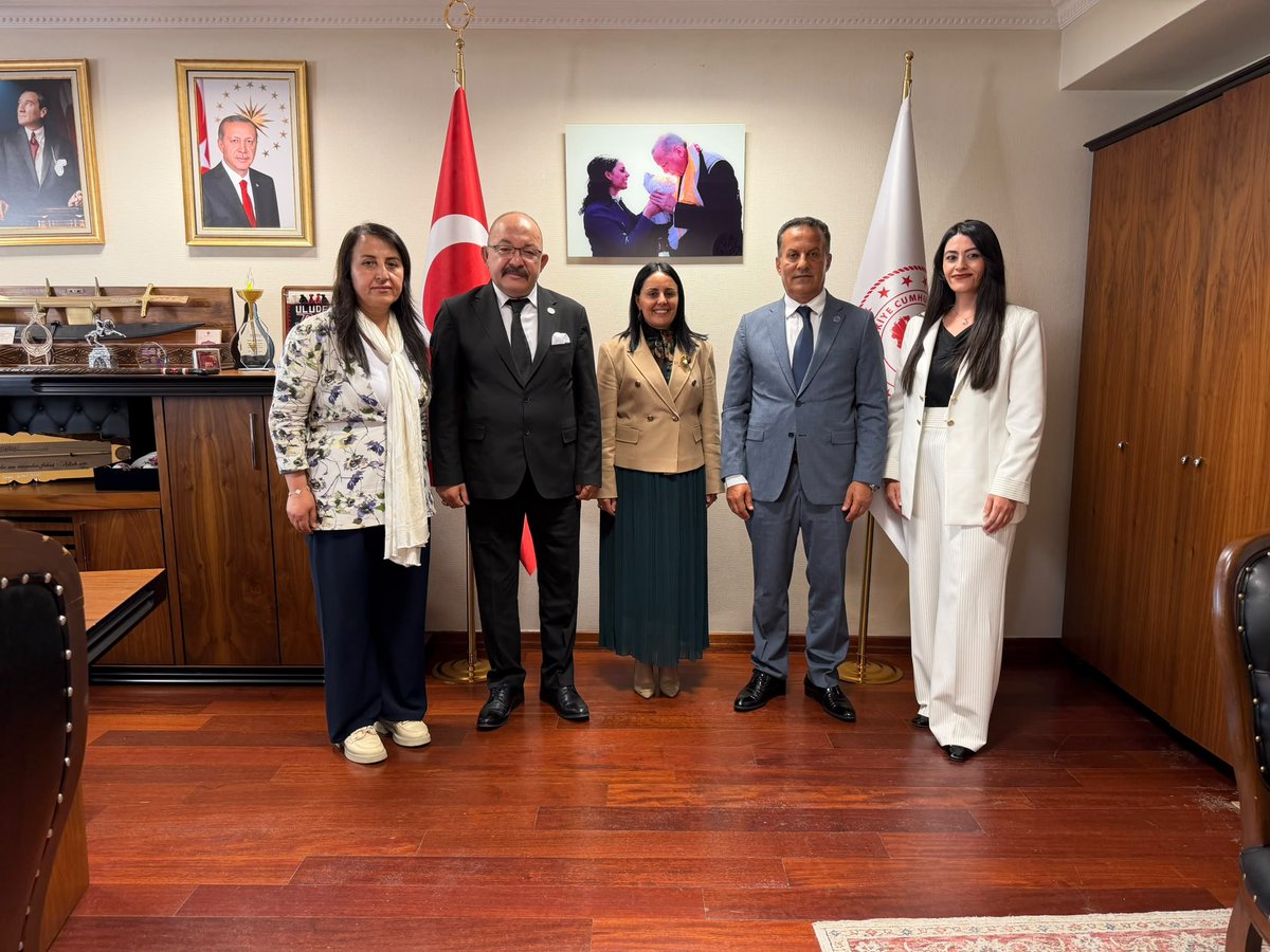 YArslanci's tweet photo. İç işleri bakan müşaviri  Hatice atan baskanimiza göstermiş olduğu nezaket ve samimiyetine teşekkür ederiz saygılarımla https://t.co/bMTfT8Qt1M