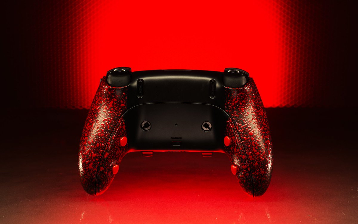 DemonWorkshop's tweet photo. 4 buttons, custom sticks, and face clicks will get it done. Top Bird.  😈🎮 https://t.co/2BkyPI2zYC