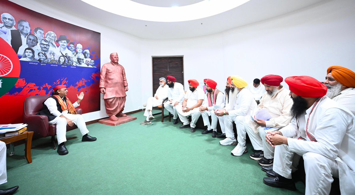 yadavakhilesh tweet picture