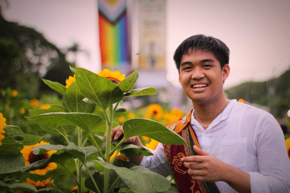 jed_deyn's tweet photo. "...at sa pakdating ng takdang panahon, muling sisibol ang mga mirasol para sa iyo." 🌻❤️ https://t.co/GFyA2fJoUM