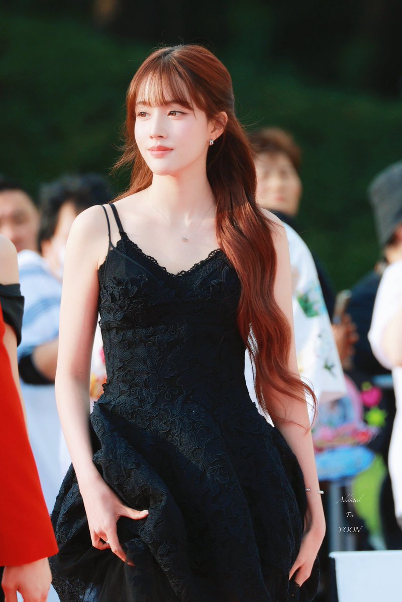 JAYOONFR's tweet photo. 📷 ❩ PHOTO ៸៸𓂃 #YOON lors du Red Carpet de BIFAN pour l’avant première du le court métrage ‘Lovely Death’ dans le quel elle joue la protagoniste 

© EYESONSTAYC 

🐯 › #STAYC #스테이씨 #윤 #심자윤 @STAYC_official https://t.co/s4GYFxU2bm