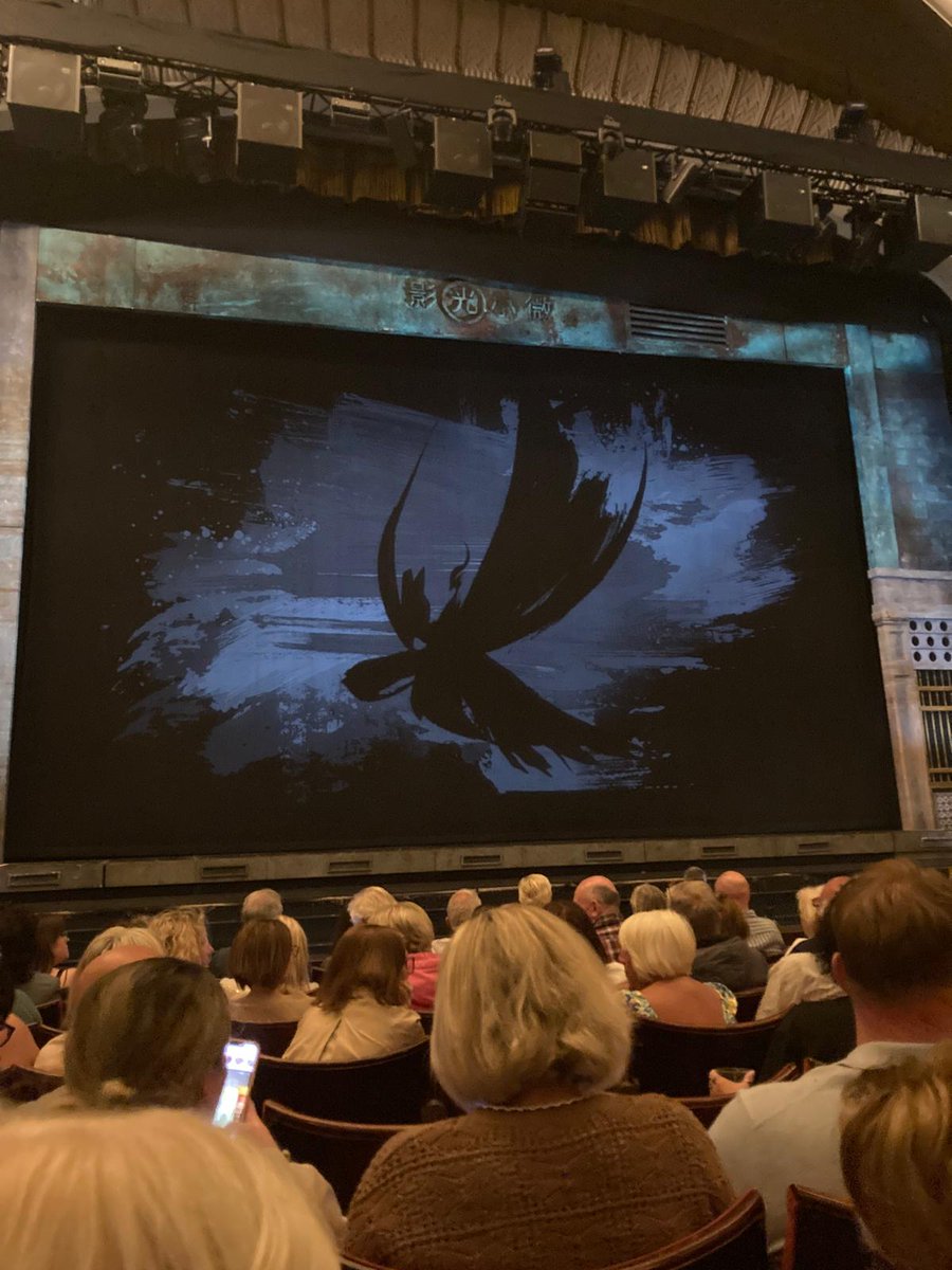 emmapeate's tweet photo. WOW, WOW, WOW! Run, don't walk to get your @MissSaigonUK tickets @WGBpl it's AMAZING! Check out my 5 star review here: https://t.co/izZbtfkPAn https://t.co/vXUmXaM6BH
