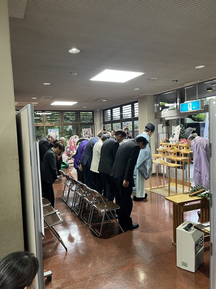 kyotoujikankou's tweet photo. 昨日7/1(水)18時より、宇治市観光センターにて「宇治川の鵜飼」の安全を祈願し、宇治神社さまにご祈祷いただきました。
また、「うみうのウッティー」の公認書授与式が行われ、宇治市公認キャラクターに認定されました。 今後、鵜飼や宇治の魅力を広く発信していく存在として活躍してくれます！ https://t.co/vhffQsbr3F