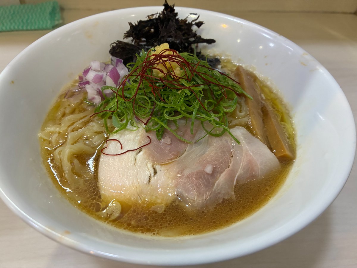 raft_group's tweet photo. 今日の一杯🍜

食べログ百名店「麺や魁星 関内本店」

今回は曜日限定のコク醤油大盛をいただきました😋

前回いただいたコク塩とはまた違った美味しさで、こちらも満足の一杯

次はどの限定メニューにするか悩みます🤔

ごちそうさまでした！

#麺や魁星 #関内グルメ #ラーメン #食べログ百名店 https://t.co/ArGjGsyP5i