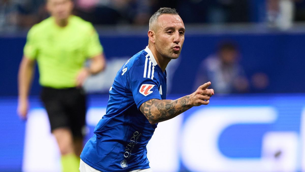 SergioRodr91650's tweet photo. 🚨🥹 Santi Cazorla se retira. 11 operaciones, le dijeron que le amputarían el pie, y volvió. Y marcó una época en el fútbol. El del caño y la sonrisa. Leyenda con mayúsculas. Gracias por todo, mago 🧙‍♂️💙 https://t.co/x16y6YzQyf