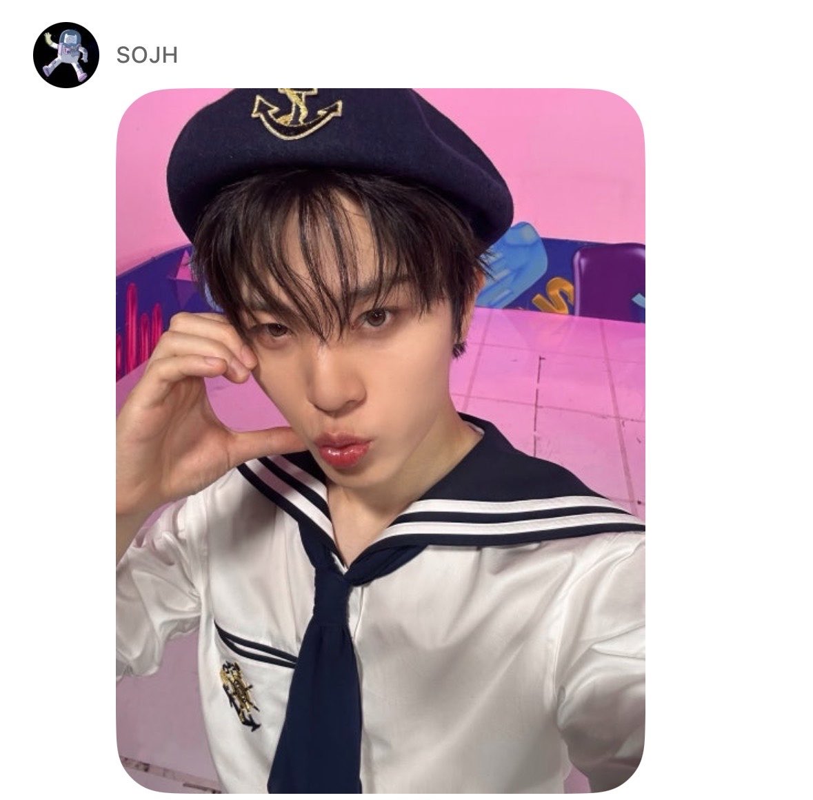 hwanscafe's tweet photo. precious hwanrangdans are getting so spoiled by junghwan himself i like it 🥹💕 https://t.co/ZPyySWhaQW