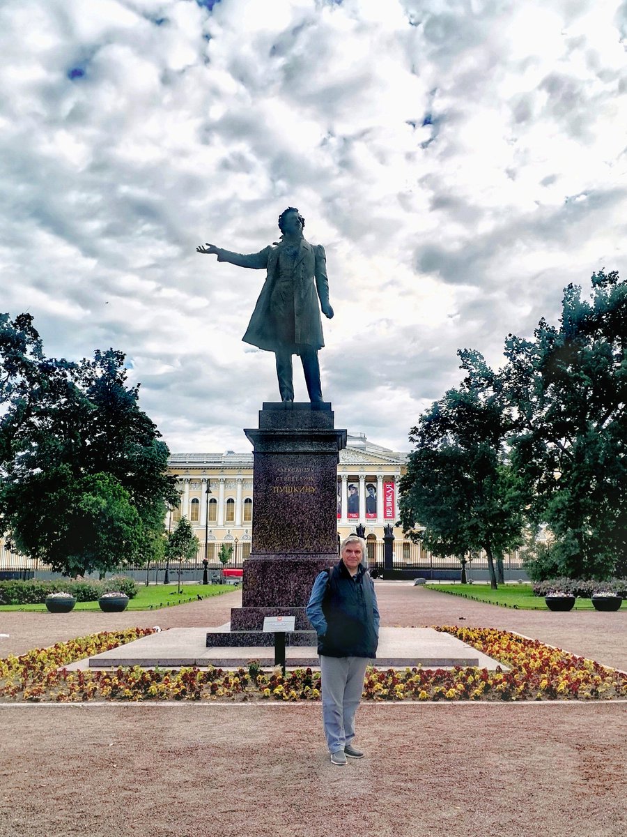 RomanMoiseyev's tweet photo. Вновь побывал в близком для меня Санкт-Петербурге. 

Непередаваемое чувство и незабываемые воспоминания о годах учебы, встречах с учителями моих учителей, с которыми имел счастье общаться, участие в мастер-классах, конкурсах дирижёров... 

Всегда только вперед!

Роман Моисеев https://t.co/cCJXX9fJhI