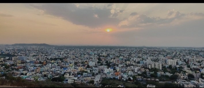 SadaaShree's tweet photo. Maula Ali gets it's  name from the dargah on top of the hill.

It's believed Yakut an eunuch in the Qutub Shahi court, had a dream where Ali, the husband of Fatima, son in law of Prophet Mohammed, commanded him to come to the top of the hill here.

Yakut set our for the hill, where he found the imprint of a hand believed to be that of Ali himself. The Sultan Ibrahim Qutub Shah on hearing this ordered the Mosque to be built here.

To date this place is especially sacred for the Shia Muslims. There is another hillock opposite to it called Qadam E Rasool where the Prophet's relics are  believed to have been  kept by Mohd Shakrullah Rahan who served in court of Asaf Jahis.

There are also excavation of  Neolithic era tools, artifacts.  The Hyderabad Race Club was originally located here before it was shifted to Malakpet. Also the first open prison was opened here in 1954, later shifted to Cherlapally.

One of the main centers for Indian Railways with the electric loco shed located here. Also an industrial hub with ECIL, Nuclear Fuel  Complex located in the vicinity.