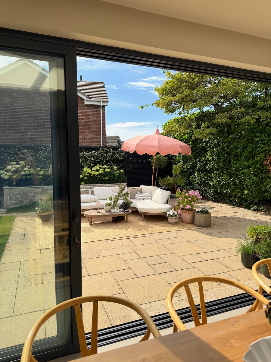 mariahaslien's tweet photo. A little update from the garden 🌿

This year, Guy and I have been growing tomatoes, courgettes, cucumbers, lettuce, herbs and berries, and honestly, it's always such a rewarding thing.

There is something so satisfying about stepping outside and pick... https://t.co/q0qVcSAp8O