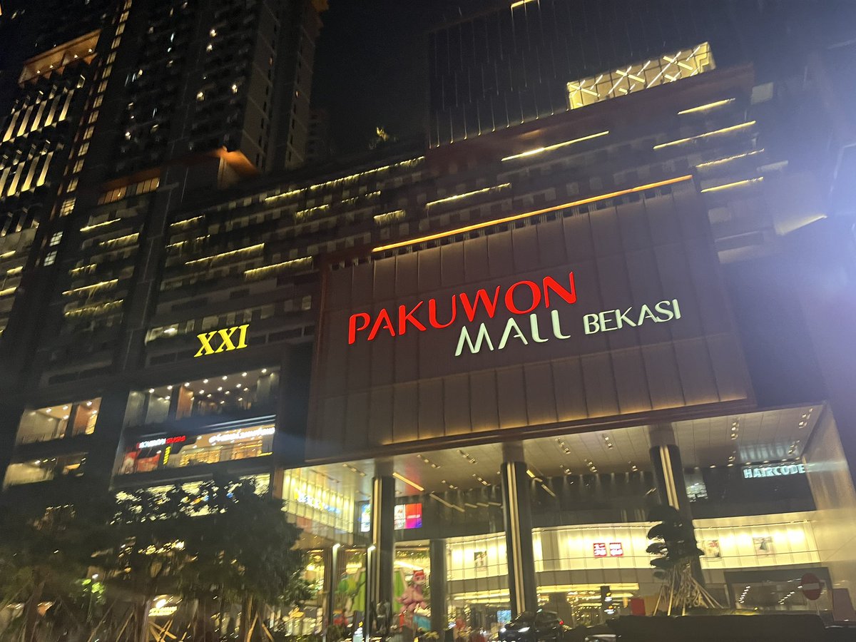 zanfat_hadid's tweet photo. Otw 45 jam di mall yang sama gua udah ga terhibur lagi https://t.co/Z1bwQsvZej