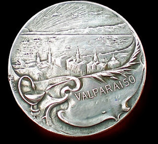 medallaschile's tweet photo. El 2 de julio de 2003 #Valparaíso es declarada Patrimonio de la Humanidad, desde esa fecha la ciudad se ha deteriorado notablemente: https://t.co/9LLWHAhxXK - #Puerto #Turri #Valpo #CerrosDeValpo #AscensoresDeValpo #PuertoValparaiso #CerroAlegre #CerroConcepcion
#medalla https://t.co/WShzSGporA