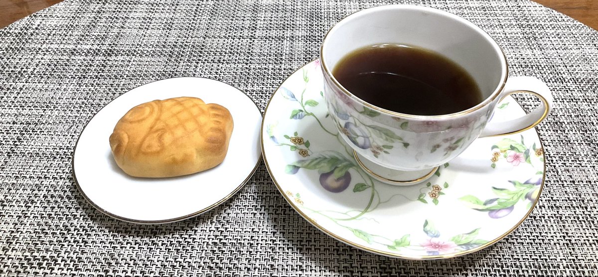 TOSHIO_FURUKAWA's tweet photo. ◆都内某スタジオで某アニメコンテンツの単独セリフ収録終了。MA関係者の皆さん、お疲れ様でした。ありがとうございました。事務所担当デスクさん、マネージャーさんに感謝❣️
帰宅、とりあえず家珈琲ブレイク☕️～♪《たい焼きまんじゅうカスタード》だそうな^_^ https://t.co/JpEd9Wtz5u