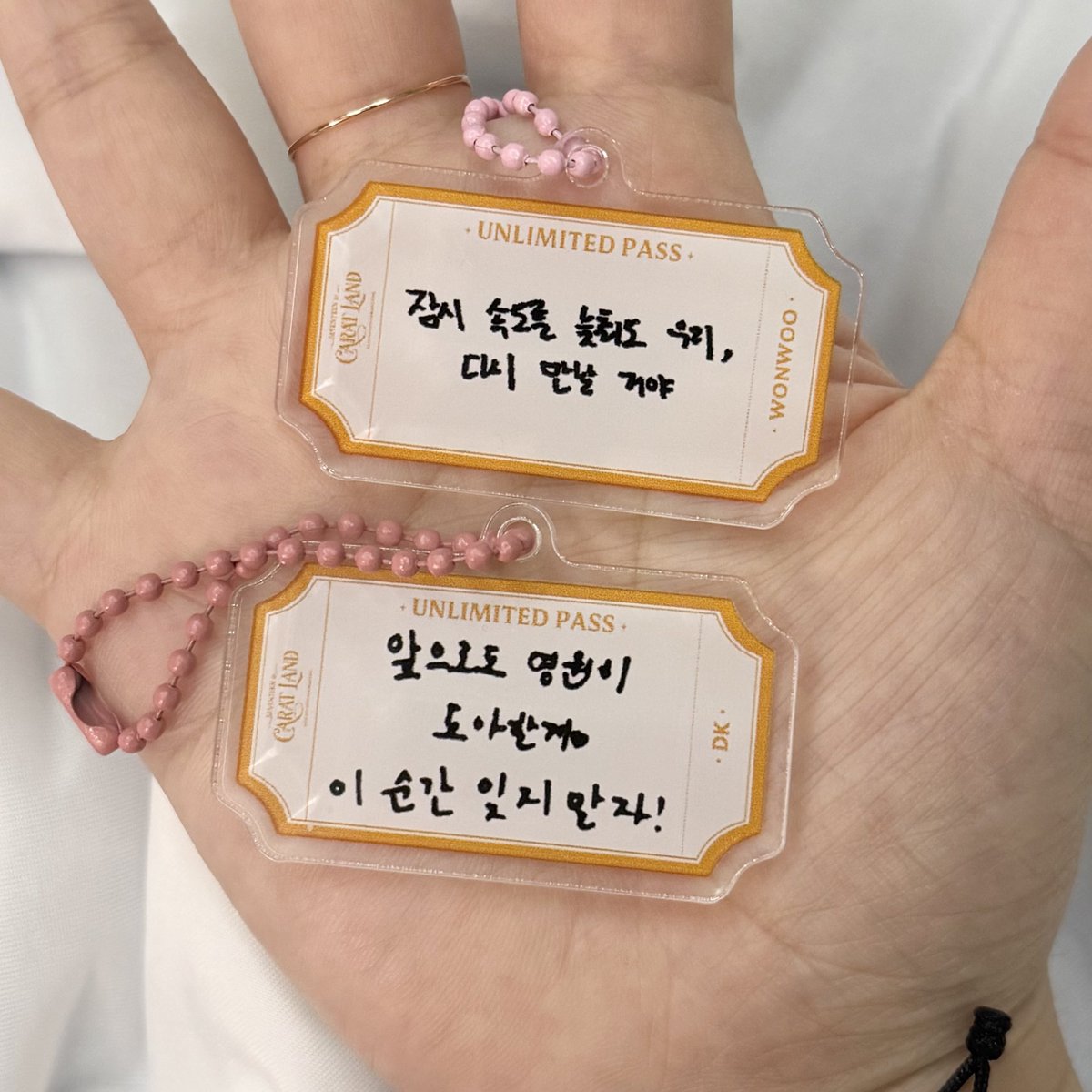 wonkyeom_0526's tweet photo. 원우 생일기념 #RT이벤트
추첨 8분께 캐랜 컨페티 키링 보내드려요 :)
버젼은 원우,도겸 두가지 버전이고 랜덤으로 1개씩 보내드려요 :) 

💎7월10일 당발
💎후기 작성 가능하신분‼️#여름의_선물
💎반택비 부담 가능하신분‼️

#세븐틴 #전원우 #원우 #도겸 #캐럿이벤트 #캐럿한정 #캐럿 https://t.co/VBZpeyqet8