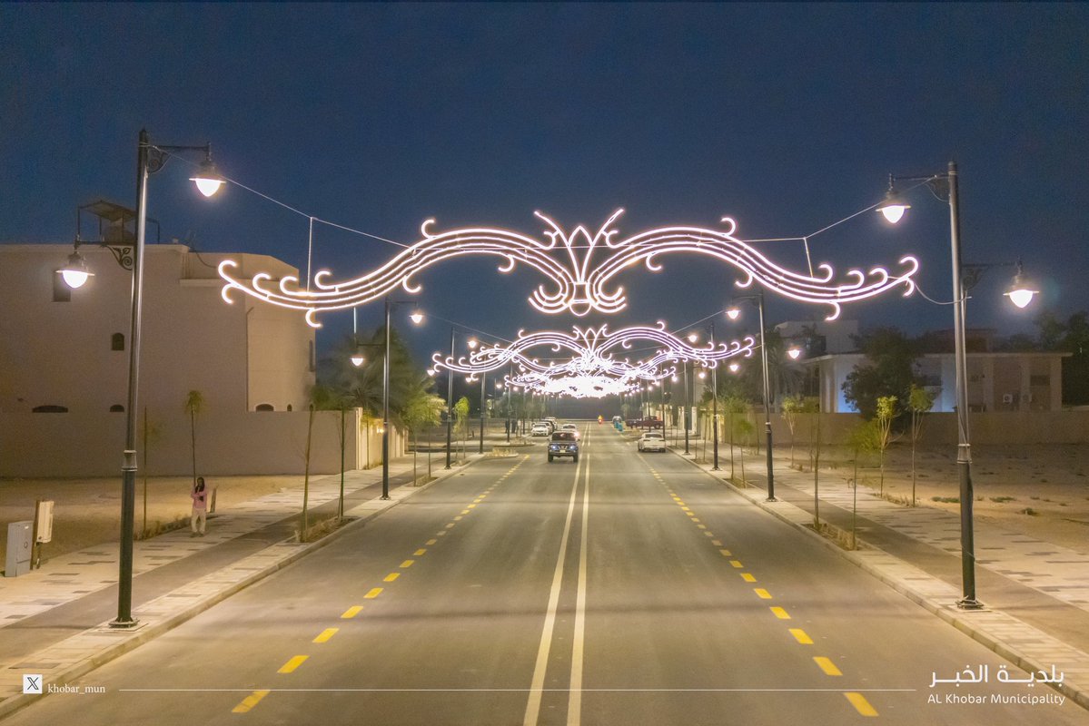 Khobar_mun's tweet photo. #بلدية_الخبر

#أنسنة_الخبر

خلال النصف الأول من العام الجاري 2026م واصلنا العمل على جعل #الخبر مدينة صديقة للانسان من خلال أعمال التطوير والأنسنة والتي شملت 11 مواقع 

🔹طريق الأمير تركي ( المرحلة الرابعة )
🔹شارع عبداللطيف الفوزان
🔹شارع الطبري بحي الحزام الأخضر
🔹الشارع السابع بحي الكورنيش
🔹شارع جبال السروات بحي الكورنيش
🔹شارع 13 بحي اليرموك
🔹شارع عبدالله بن حزام بحي الحزام الذهبي
🔹شارع الأمير فيصل بن فهد بن عبدالله
🔹شارع عبدالرحمن الداخل بحي الراكة 
🔹شارع طارق بن زياد بحي الراكة
🔹 شارع فراس بن النضر بحي العليا 

#أمانة_المنطقة_الشرقية
