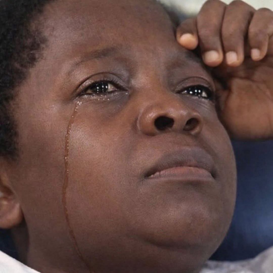 TynoBrendon's tweet photo. Shamwari yangu yakarohwa hit and run neyimwe Single mother akasirwa mwana ,kutaura kuno stove single step father https://t.co/BC7mHyzLv9