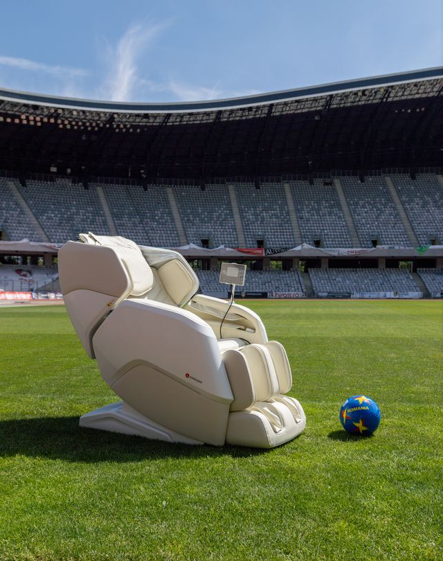 komoder's tweet photo. 🌙 Whether you're struggling to get a full night's sleep or already deep into late-night World Cup sessions, there's no better seat for the action than a Komoder premium massage chair.

🏆 Whoever comes out on top on the pitch, you're always the real champion.

⬆️ This summer, it's time to upgrade the way you relax.

#Komoder #MassageChair #BackPain #Wellness #Recovery #RelaxBetter #Massage #Wellbeing #FeelYourBest #NovaDuo