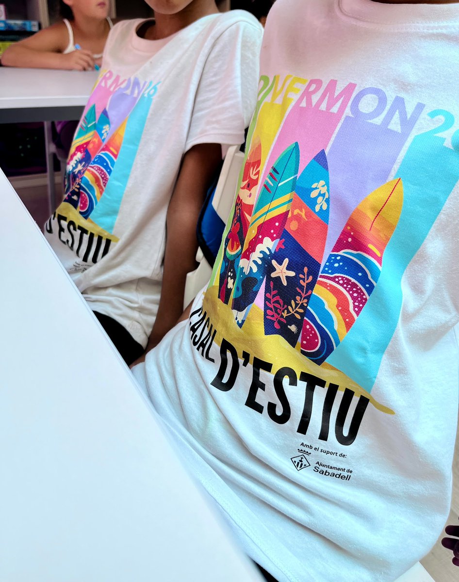 CreuRojaSBD's tweet photo. 😍 Com llueixen les noves samarretes del casal d'estiu de #CreuRojaSBD 

🔝👌👕 https://t.co/a6IywotyYZ