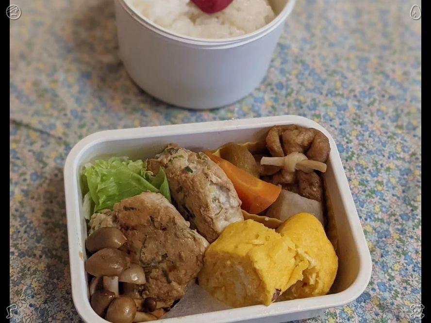 Hiversbb's tweet photo. 美好的事物即将降临。她回到公寓后，脱掉鞋子，随手将手提包扔在椅子上。随后她走进厨房倒了一杯水，然后坐在沙发上，感到内心充实而满足。🛌 https://t.co/tezU1zaztY