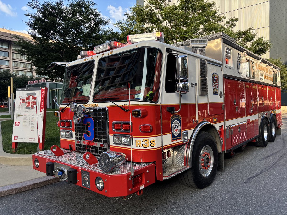 CordellTraffic's tweet photo. Large @DCFireEMS Rope Rescue response brought a variety of specialty units to L'Enfant Plaza SW just before 6:00AM Thursday for report of a stalled occupied elevator. Special Ops firefighters used a rope system to safely remove the occupant from the disabled elevator. #DCsBravest https://t.co/3NXRxuvWTH