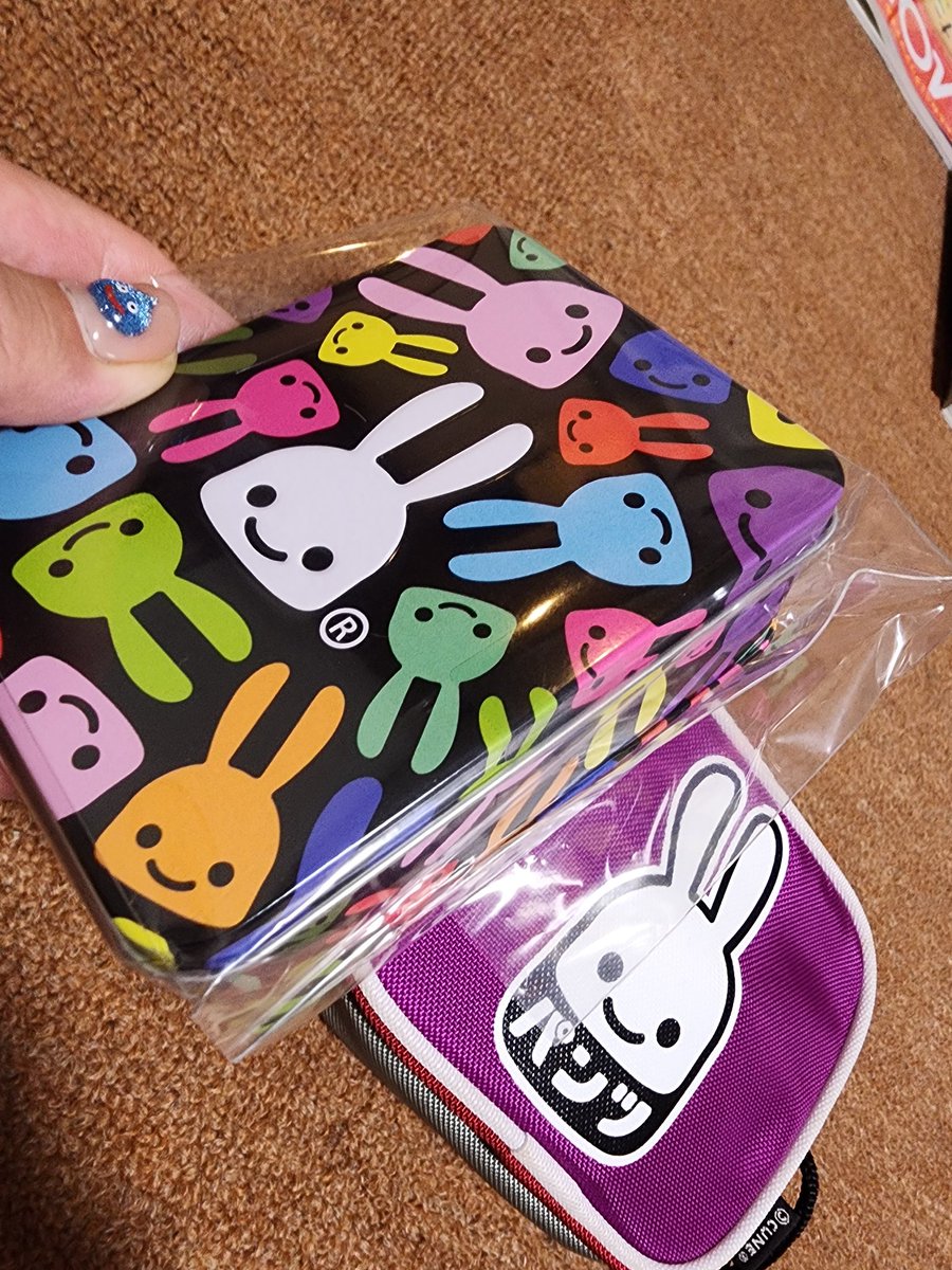 kaisama_AZU's tweet photo. 知っているとは思うけど
自分CUNE大好きなんすよ。
ローソンで1月に予約したクッキー缶が店舗に届いてました。

…すっかり忘れてたぜぇ…約半年前だもんな…笑

あとクッキー3枚しか入ってません笑

#CUNE https://t.co/BfVcyWlZUU