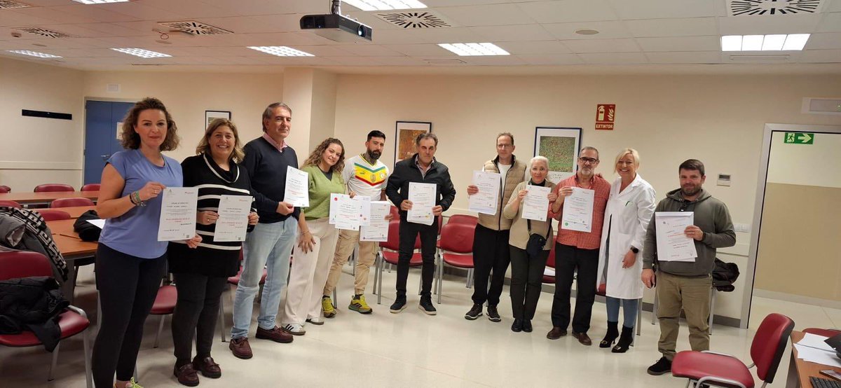 SaludNorteMalag's tweet photo. Os dejamos algunas imágenes de la finalización de los grupos para dejar de fumar desarrollados en los últimos meses en el Área Sanitaria Norte de Málaga. 🚭👏
Felicidades a todas las personas que han decidido dar este importante paso
https://t.co/dBIom4qn1K
#DejarDeFumar https://t.co/VclHjrcSLK