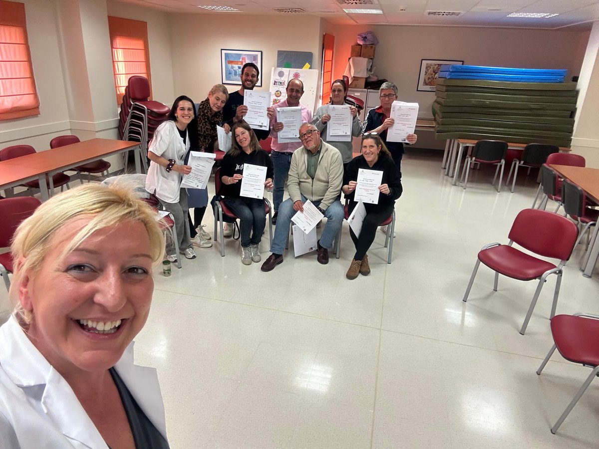 SaludNorteMalag's tweet photo. Os dejamos algunas imágenes de la finalización de los grupos para dejar de fumar desarrollados en los últimos meses en el Área Sanitaria Norte de Málaga. 🚭👏
Felicidades a todas las personas que han decidido dar este importante paso
https://t.co/dBIom4qn1K
#DejarDeFumar https://t.co/VclHjrcSLK