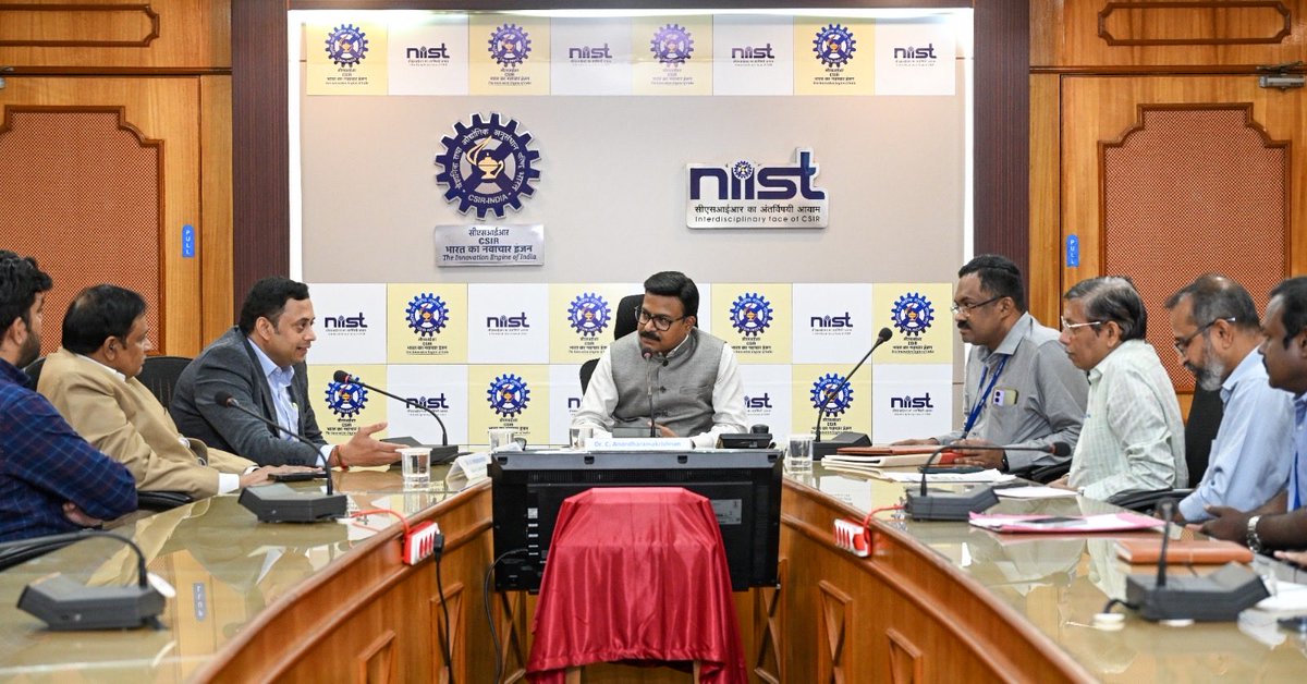 csir_niist's tweet photo. 1/2 Turning surplus seasonal fruits into sustainable fuel! CSIR–NIIST has signed an MoU with Hyderabad-based 3CousinLabs to validate and scale up an innovative process for producing bioethanol from fruit pulp and juices, supporting clean energy, waste reduction, and value addition to horticultural produce. #bioethanol #cleanenergy @CSIR_IND @DrJitendraSingh