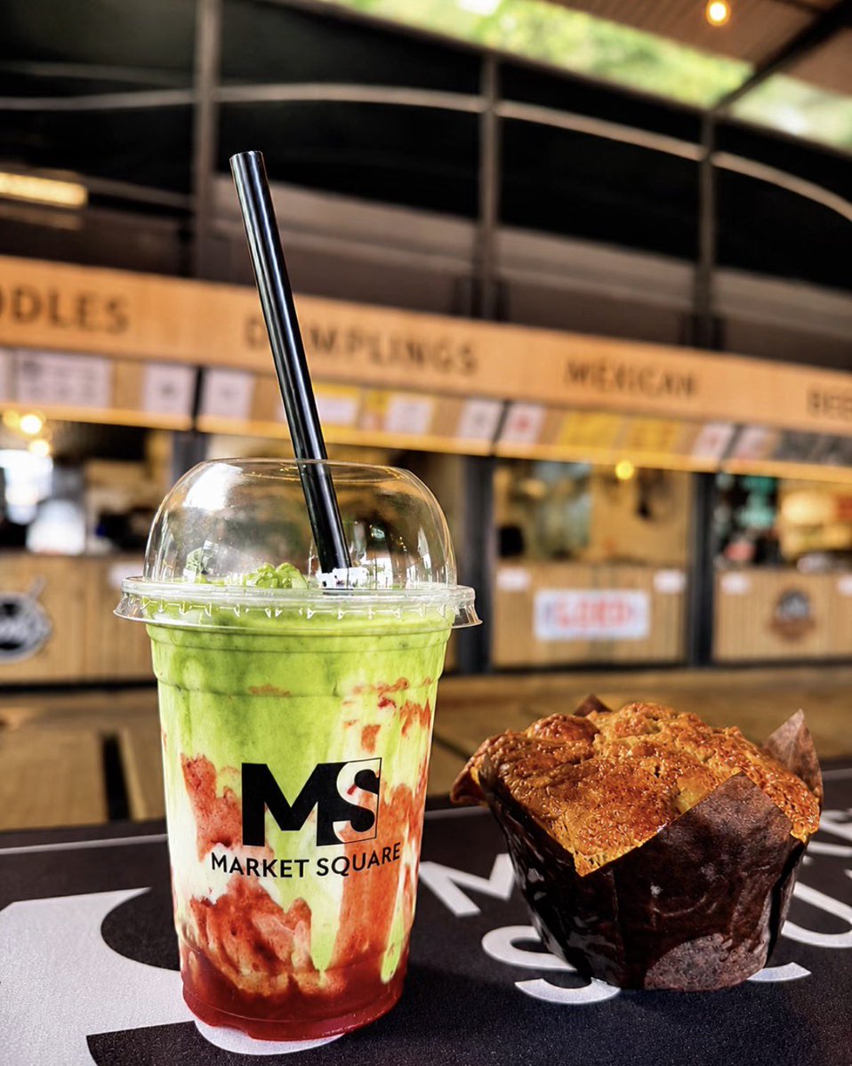 MarketSquareLsk's tweet photo. Strawberry Iced Matcha Latte with a Pear &amp; Cardomom Muffin 🤤

#MarketSquareLsk https://t.co/CKZ3wwzXgC