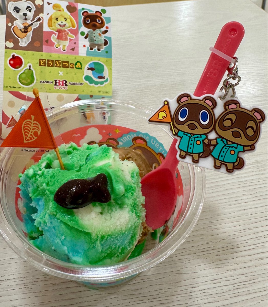 taniguchidis's tweet photo. こちらはたぬき開発スペシャルダブルカップでーす(でーす)
爽やかなアイスとさかなのチョコが可愛いフレーバーとなっておりまーす(まーす) https://t.co/Pqb7YkxjZ6