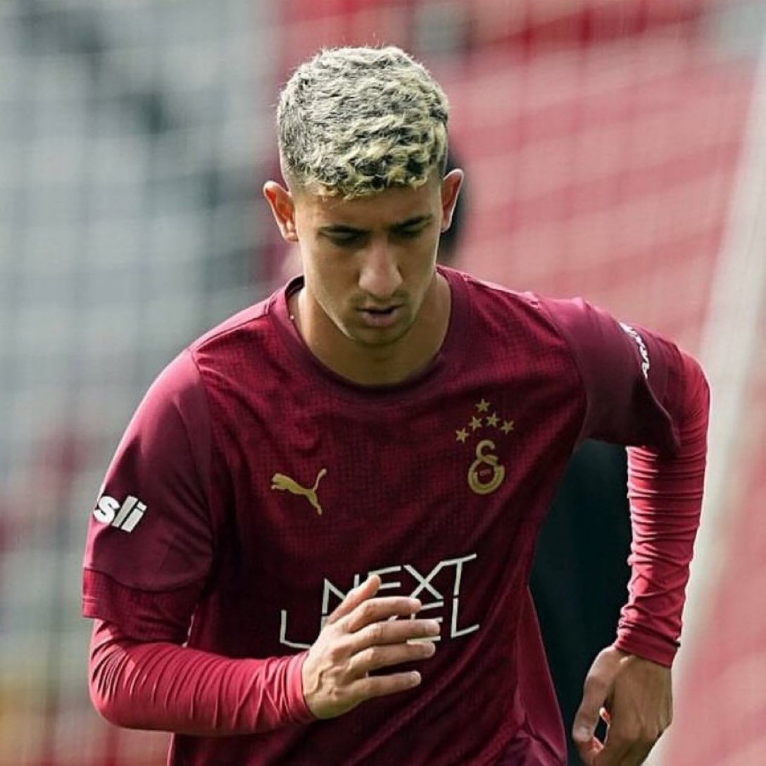 MucadeleGzt's tweet photo. Amedspor, Galatasaray altyapısında yetişen 19 yaşındaki kanat oyuncusu Berk Kızıldemir ile anlaşma sağladı.

Kızıldemir'in Fenerbahçe’yle de anlaştığı iddia edilmişti. https://t.co/4EuKSTMWUF