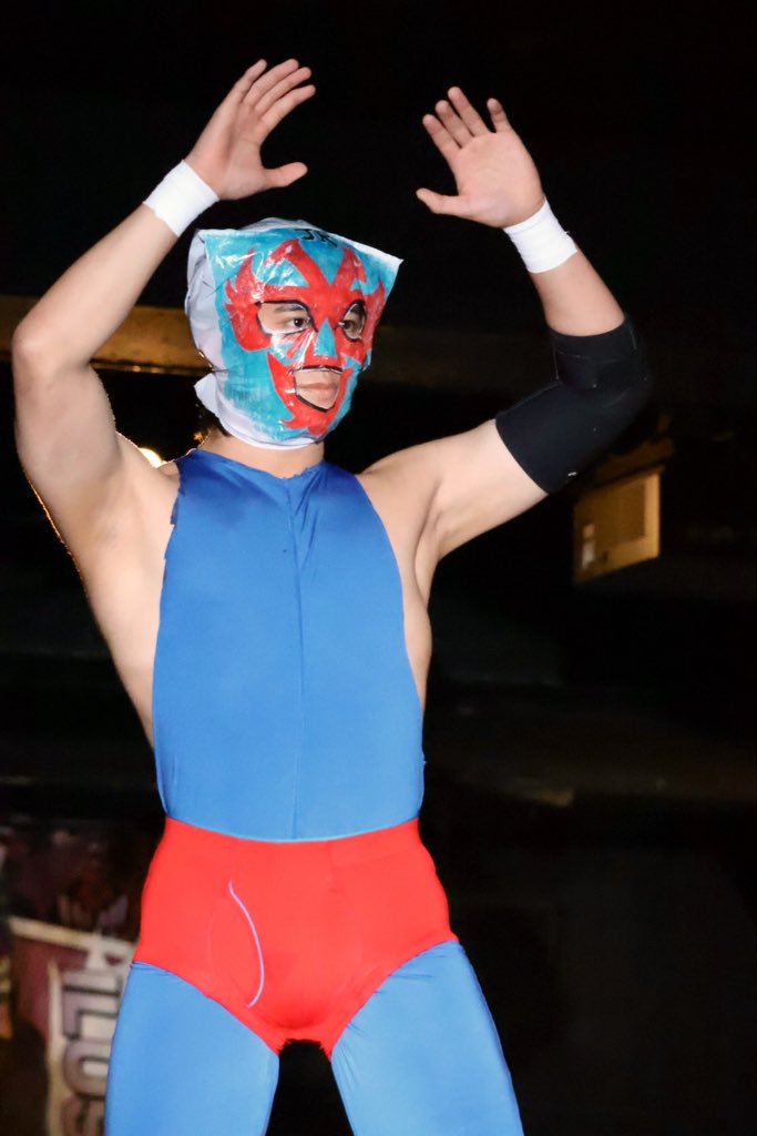 Sakura51247's tweet photo. 謎のマスクマン（？）ユニカラスJr🌟
ママがずっと気にしてた😂笑
#CHARISMANIA 
#ddtpro https://t.co/mqpQjLMvo2