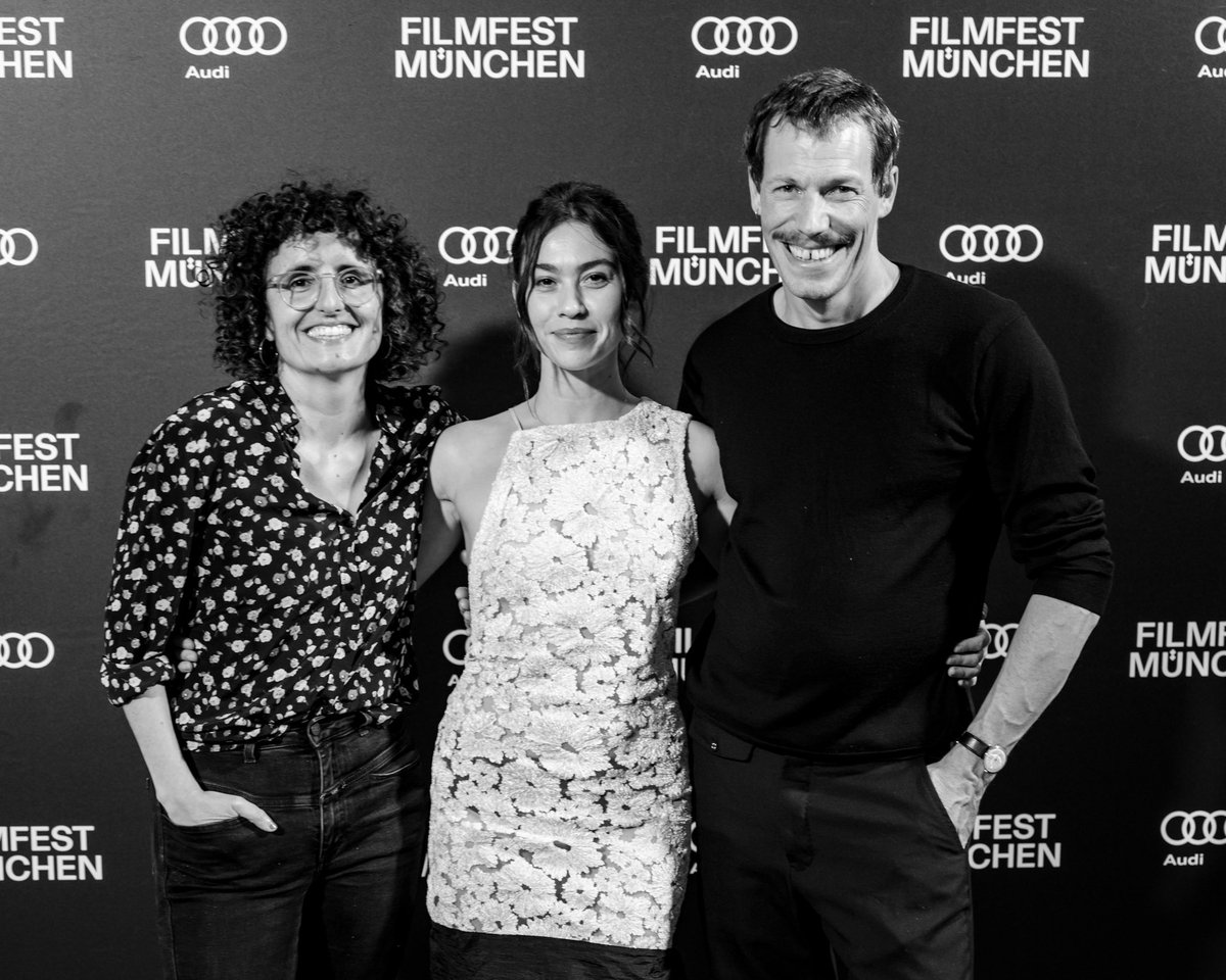 TheMatchFactory's tweet photo. An unforgettable premiere for THE GUESTS at Filmfest München! ✨
Directors Cristina Diz and Stefan Butzmühlen celebrated the film's debut together with Greta Fernández and the film delegation.
📸 © Norbert Hingst
#TheMatchFactory #ffmuc #TheGuests https://t.co/0c5fN6KUHe