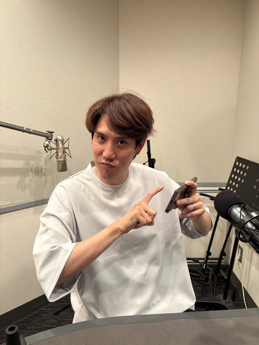 795next_thu's tweet photo. 『第13問「DC1ってなに？」』配信開始📻

あまりにも「理系大学院生」からメールが届くラジオ🧲🔭🧪

超ラジオは研究に打ち込む大学生を全力で応援しております。

Shadowverseトークもアリ⚔️

#須貝駿貴
#超795

▼配信ページはこちらから💁
https://t.co/K0YVIr0nsW https://t.co/6HN9Vs4ZJ3
