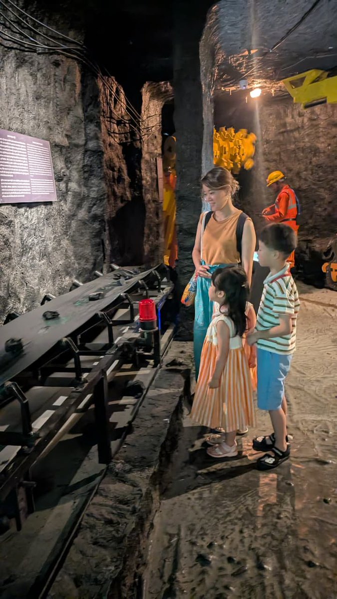 NSC_Delhi's tweet photo. Always wonderful to see curious young minds exploring our galleries!🧒
Our guests had a fantastic time learning about & immersive Coal Mine exhibit at @NSC_Delhi
Plan your family visit! ✨
#NSCDelhi #HandsOnLearning #FamilyOuting #DelhiMuseums https://t.co/CjGi4Oj5Ze
