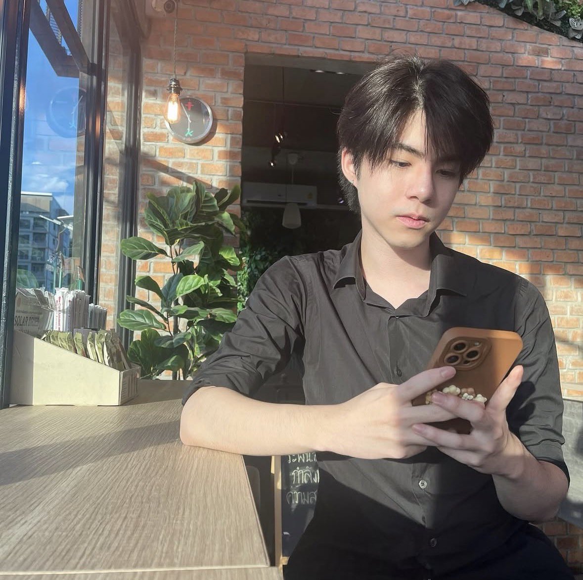 chaipopadkhai's tweet photo. “In the photo, he’s SUPER CUTE” - Net Siraphop, 2026

#KatanyuTonightxภพเธอ 
#netsiraphop #jj_rcp #NETJJ #เน็ตเจเจ https://t.co/qHfN0tRi5U